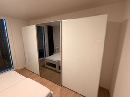 Schwebetürenschrank weiss mit Spiegel guter Zustand