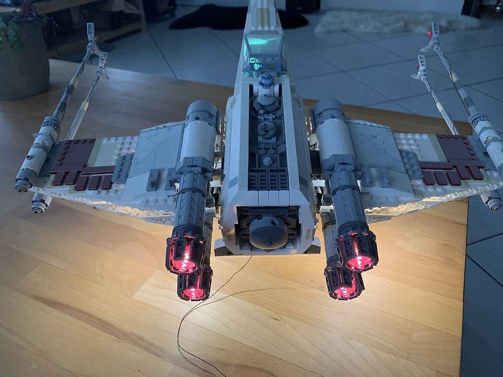 Kit di costruzioni: Lego Star Wars UCS - Red Five X-Wing 10240 + Leds – Usato da Cossonay-Ville venduto da BRick73 2