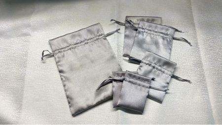 Set von 6 kleinen Schmuckbeuteln satinartig gebraucht