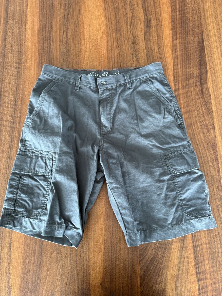 Eddie Bauer Hosen: Eddie Bauer Cargo Shorts, Gr 32, Grau - NEU! – Neu (gemäss Beschreibung) aus Brüttisellen von Molemo