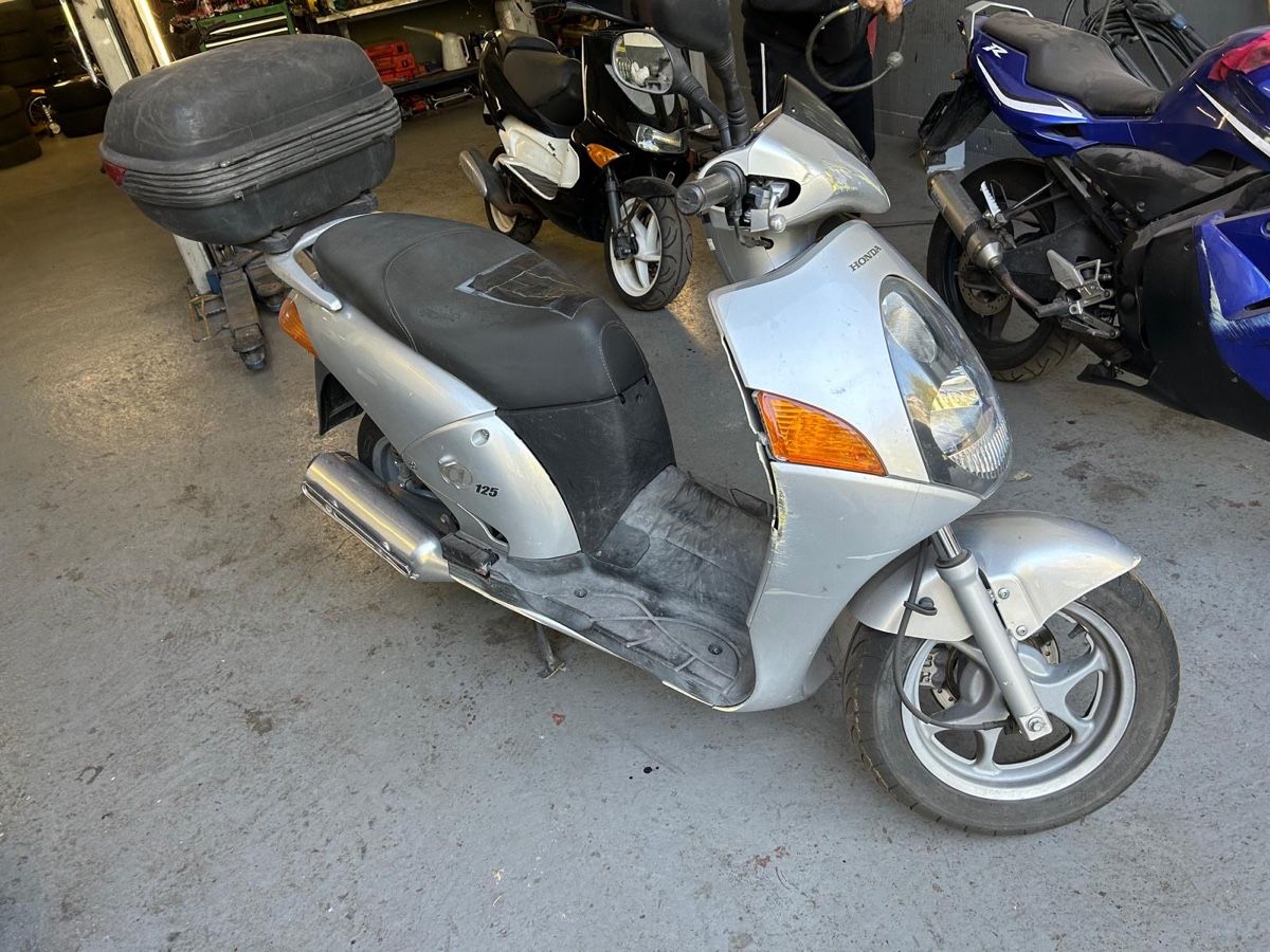 Honda Scooter: Honda NES125 – Difettoso da Haldenstein venduto da albert94 1