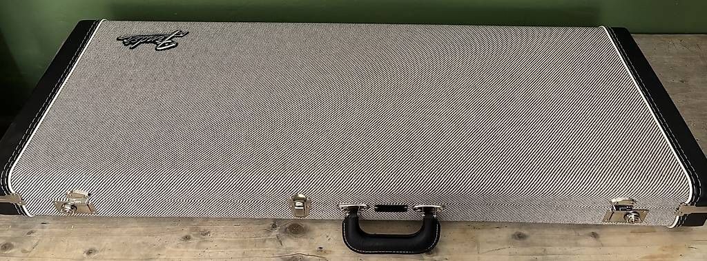 Fender Strumenti musicali: Fender Tweed 70th Ann Hardshell Case – Usato da Zürich venduto da tsa_tsa