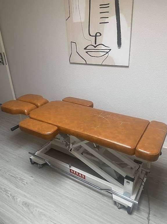 Attrezzature mediche: Table ostéopathie Atlas – Usato da Cortaillod venduto da Alex0208