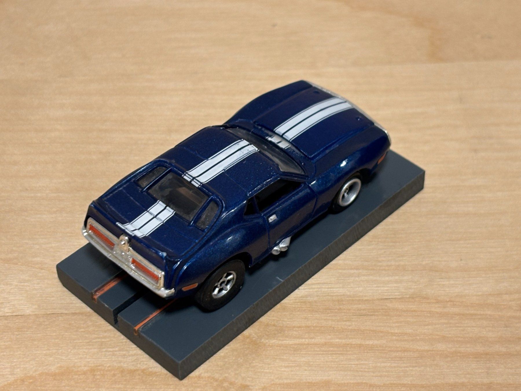 Piste: Johnny Lightning X-Traction Javelin blau – Usato da Bülach venduto da h0slotch 4