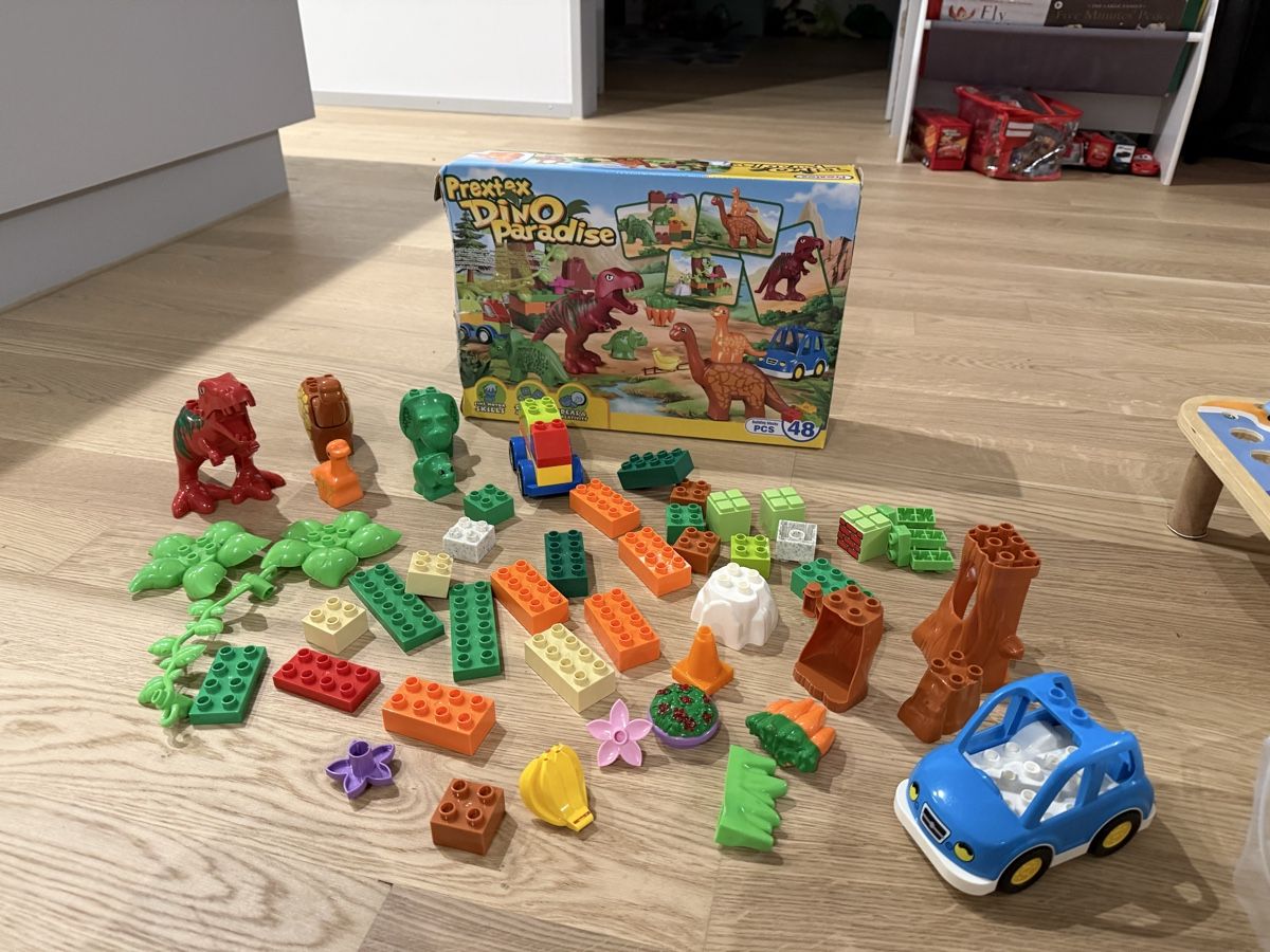 Fischer Jeux de construction: BINDLE:MEGA BLOKS ABC Learning Train & Dino Paradise – D'occasion à Adliswil par cla_9qpg 1