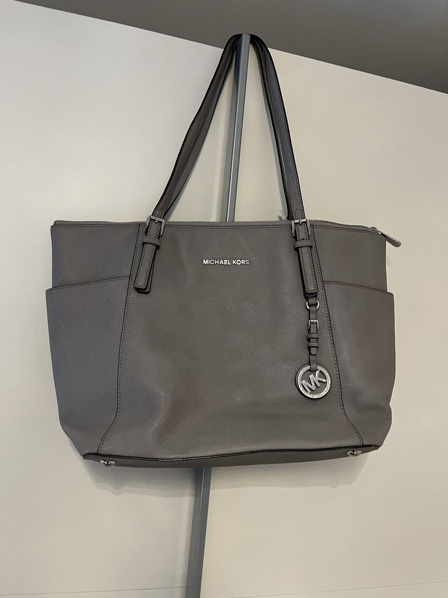 Michael Kors Taschen für Damen: Michael Kors Shopper Tasche Grau – Gebraucht aus Aarberg von Beni-Nadine86