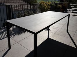 Gartentisch mit Granitplatte von Möbel Pfister