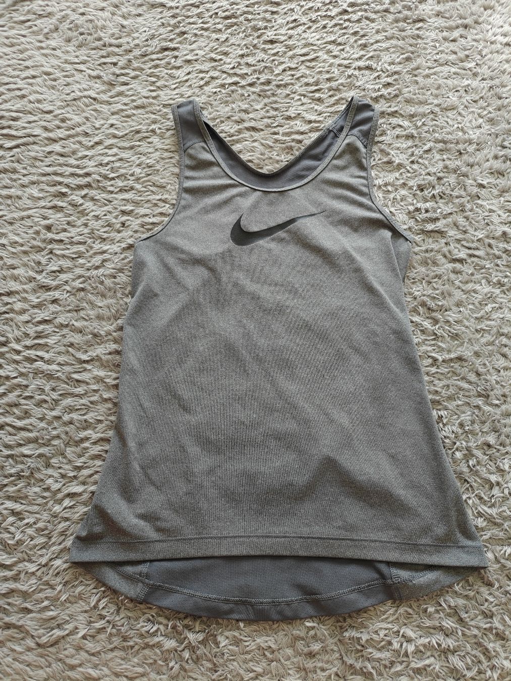 Nike Tops: Nike Pro Tank Top – D'occasion à Pieterlen par Saemelili