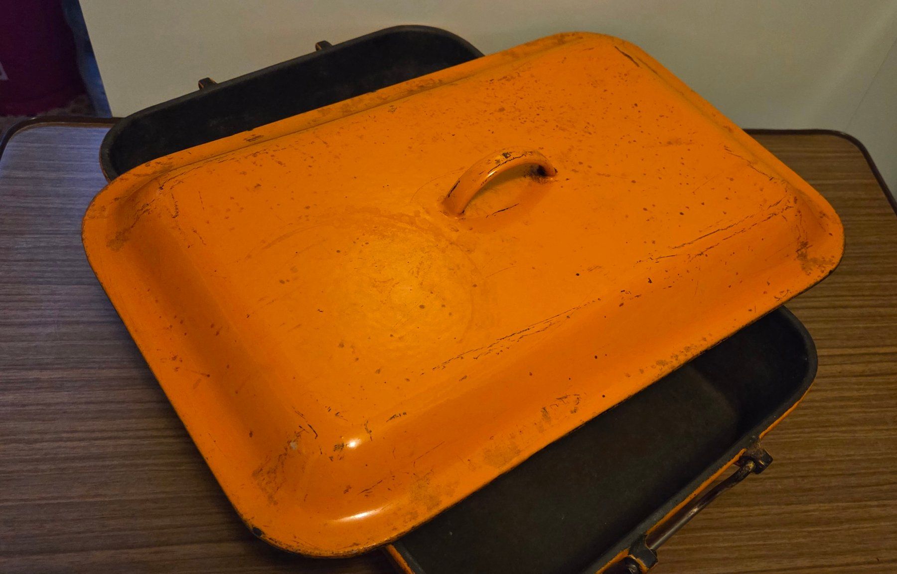 Töpfe: Ein Bräter Eckig Guss Orange Farbig – Gebraucht aus Niederbipp von Trude04 2