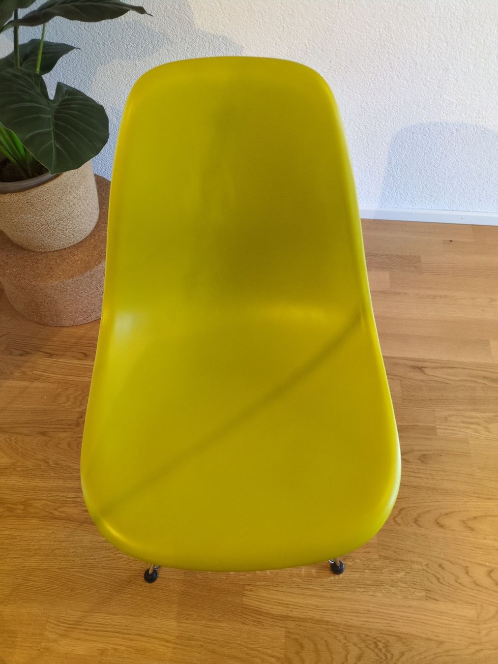 Vitra Sedie: Original Eames Plastic Side Chair DSR Farbe 34 – Usato da Horgen venduto da jen_x8fv 2