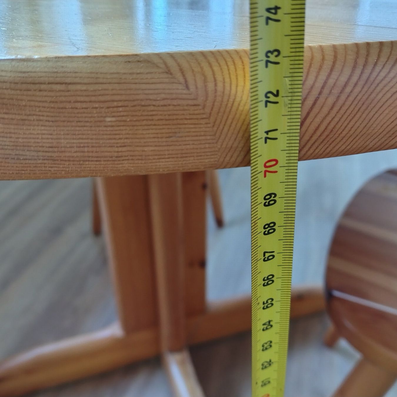 Set di tavolo e panche: Robuster kompakter Rundtisch mit drei Sesseln – Usato da Immensee venduto da atlantic_journier 3