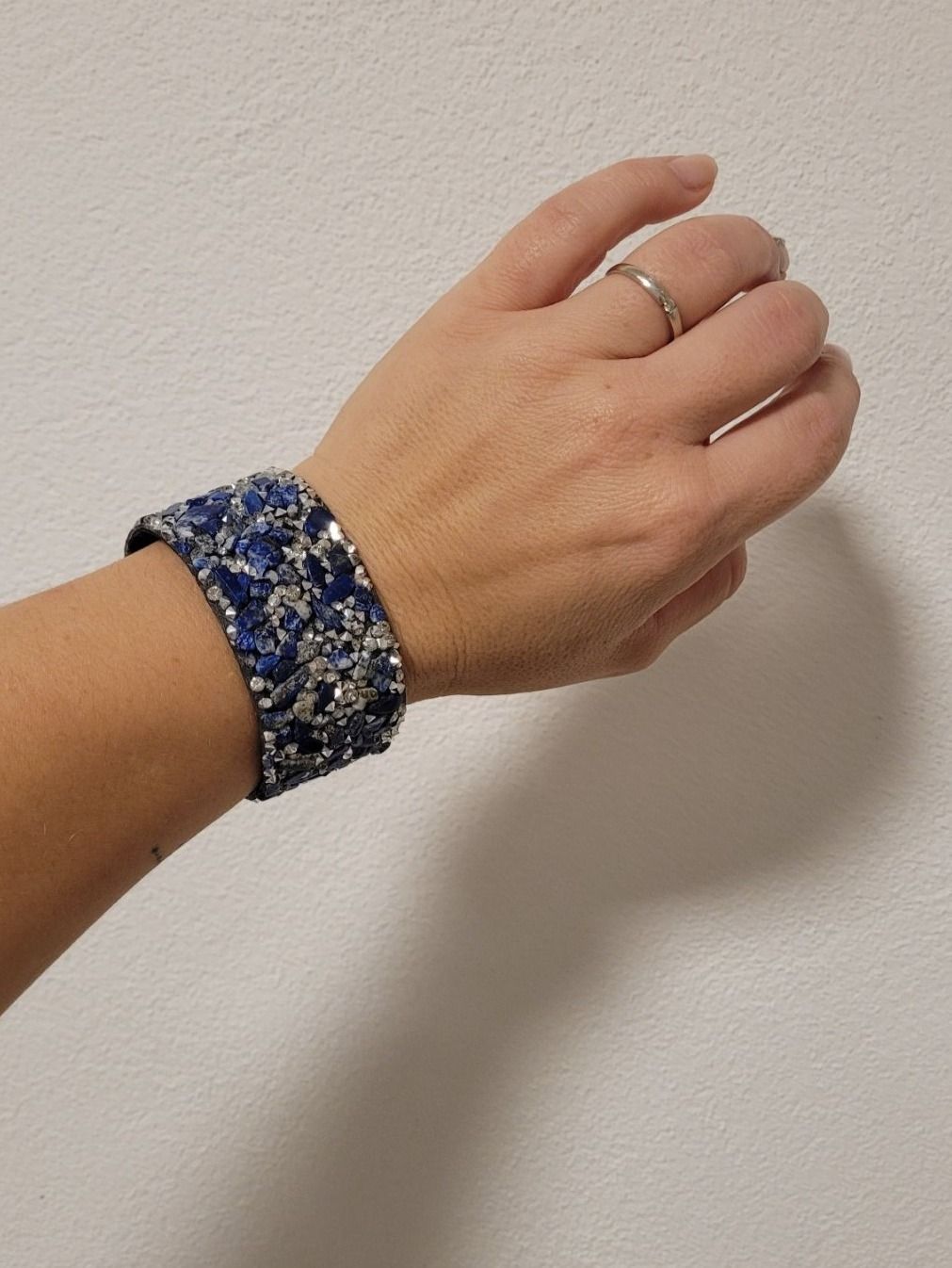 Armbänder & -reifen: Armband Modeschmuck blau Alcantara Kristall – Gebraucht aus Schaan von car_wrv2 3