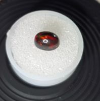 0,8 ct Opale noire naturelle à reflets floraux