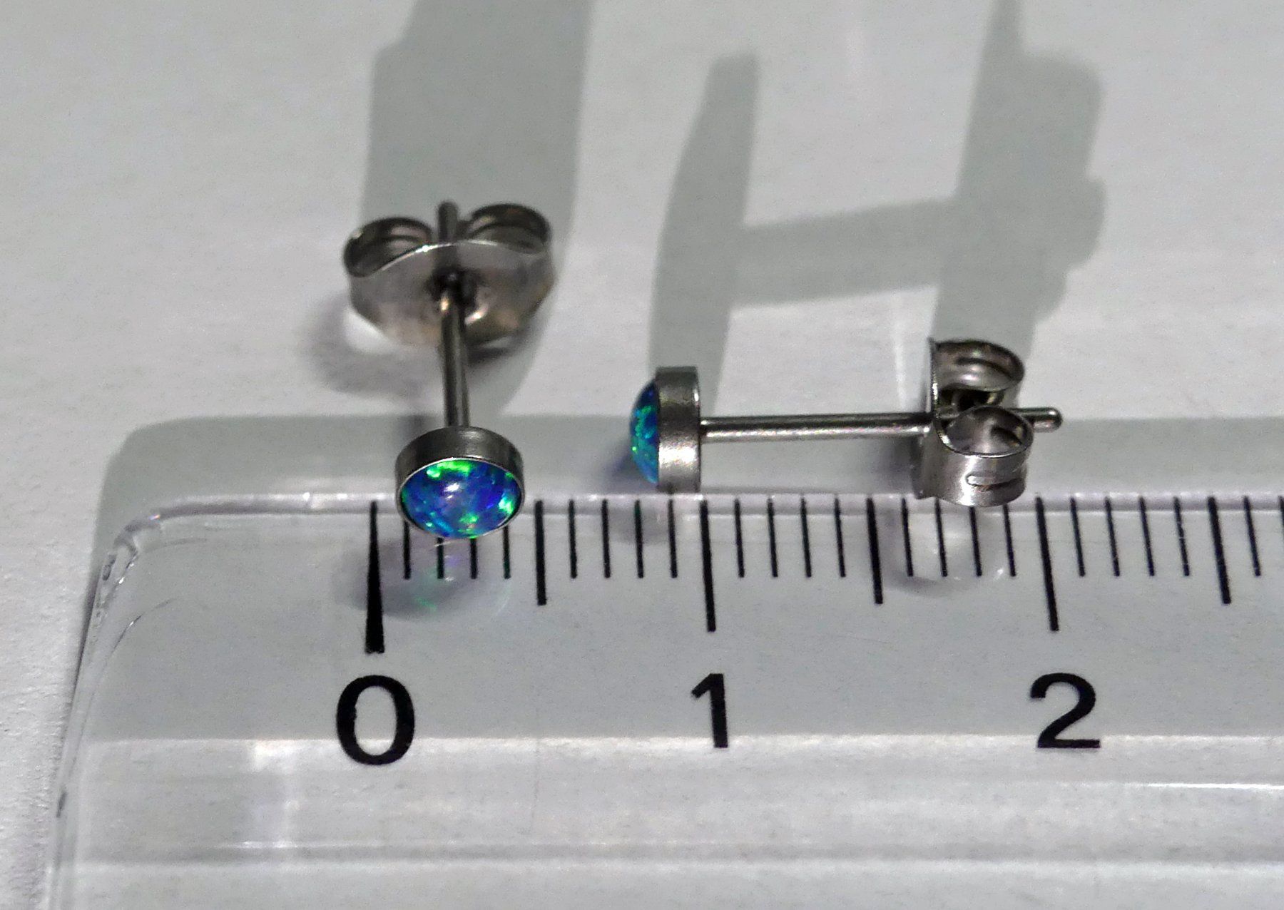 Orecchini pendenti & Orecchini a lobo: Ohrsteker aus Titanium mit Opal – Nuovo e nell'imballaggio originale da Matten b. Interlaken venduto da kero71 4