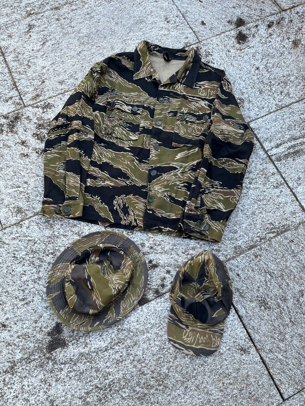 US Army Uniformi: Tiger Stripe Vietnam Uniform – Usato da Bottmingen venduto da Puffsack