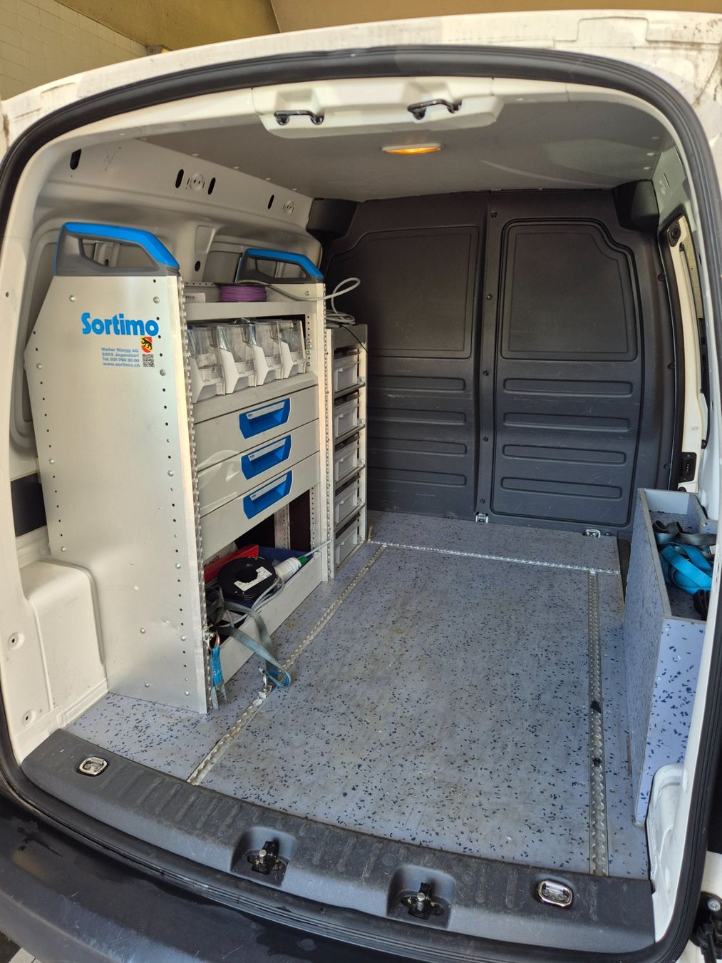 VW Veicoli commerciali: Vw Caddy 2.0diesel Automat – Usato da Grenchen venduto da Andreeandr 4