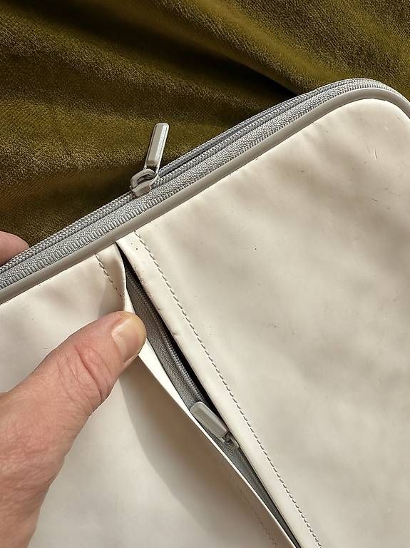 Covers & Borse: Laptop Schutzhülle 15" Zeroshock – Usato da Flawil venduto da PWMU 3