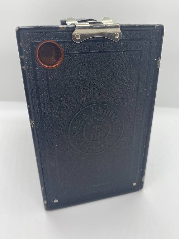 Fotocamera: Brownie Box Kamera – Usato da Brugg AG venduto da FlowerStreet 1