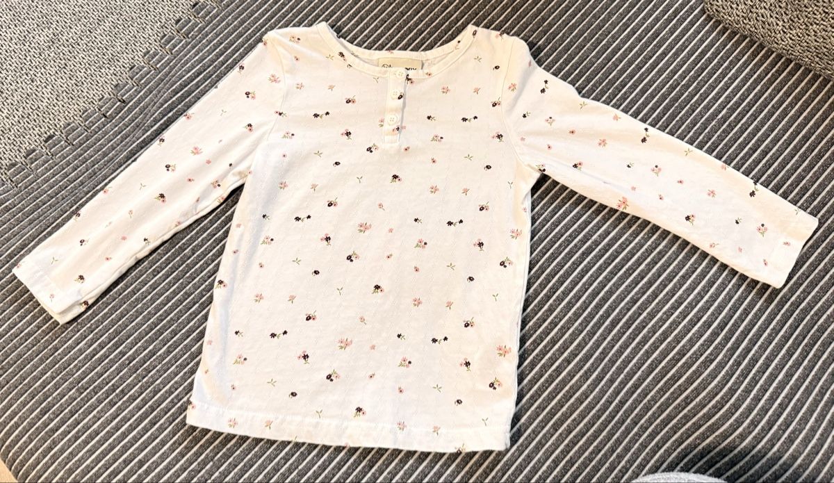 Pullover & Sweatshirts: Bonprix Langarmshirt, Gr. 104/110, NEU – Neu (gemäss Beschreibung) aus Basel von AninaAti