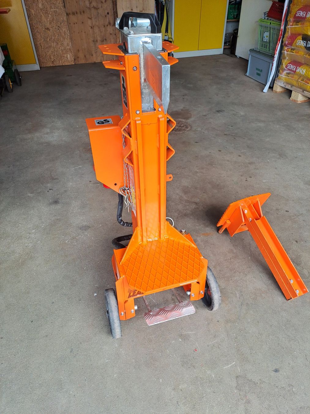 Tutte le macchine: Holzspalter Husqvarna 6 Ton – Usato da Grossdietwil venduto da Appaloosa 6