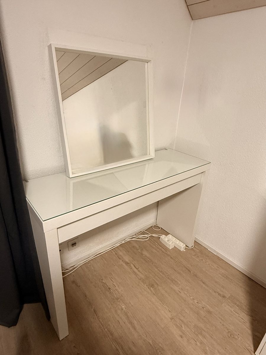 Ikea Tavoli da trucco: Schminktisch inkl. Spiegel von IKEA – Usato da Ennetbaden venduto da Ansano