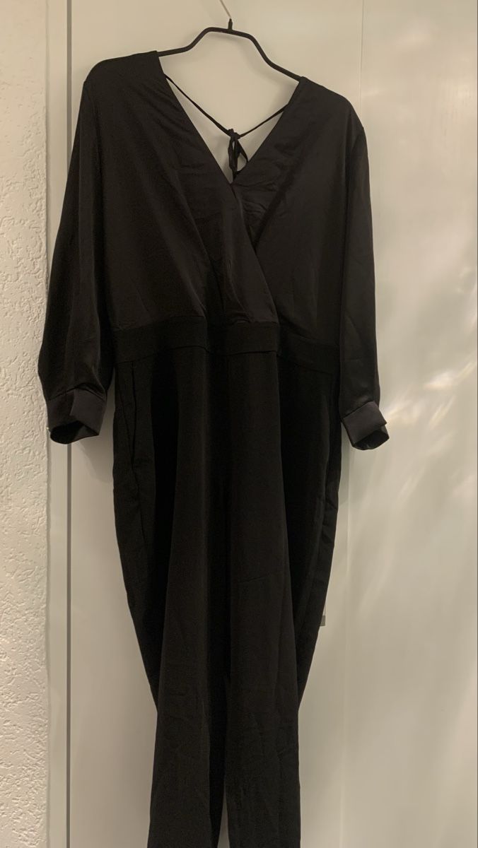 H&M Tute: Jumpsuit H&M; schwarz/ Satin, Grösse 46 – Usato da Rikon im Tösstal venduto da miarosen 1