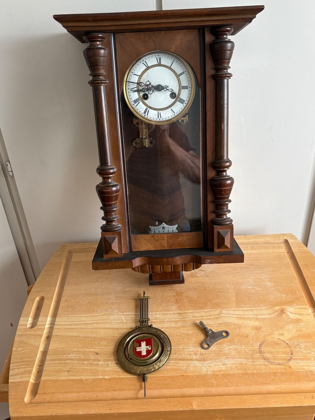 Orologi: Antike Wanduhr mit Schweizer Motiv – Usato da Frick venduto da Rukki 1