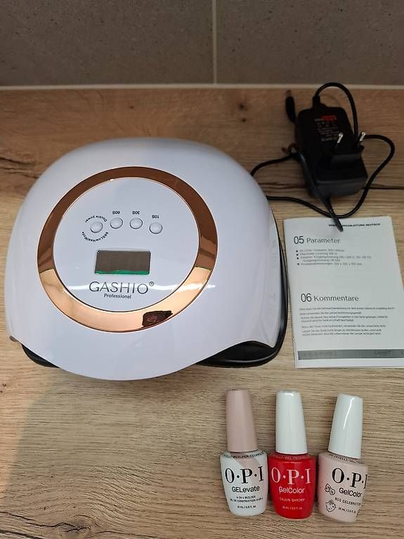 Künstliche Fingernägel: UV/LED Lampe + OPI Gel  – Gebraucht aus Horgen von Rusterholz