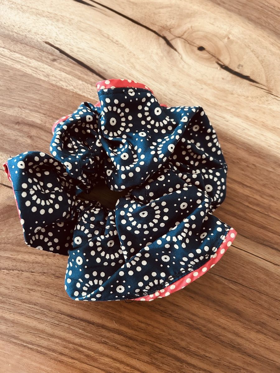 Accessoires pour cheveux: Scrunchie, Haar-Gumminblau/rot, mulberry Seide 100% – D'occasion à Zürich par keinweiss