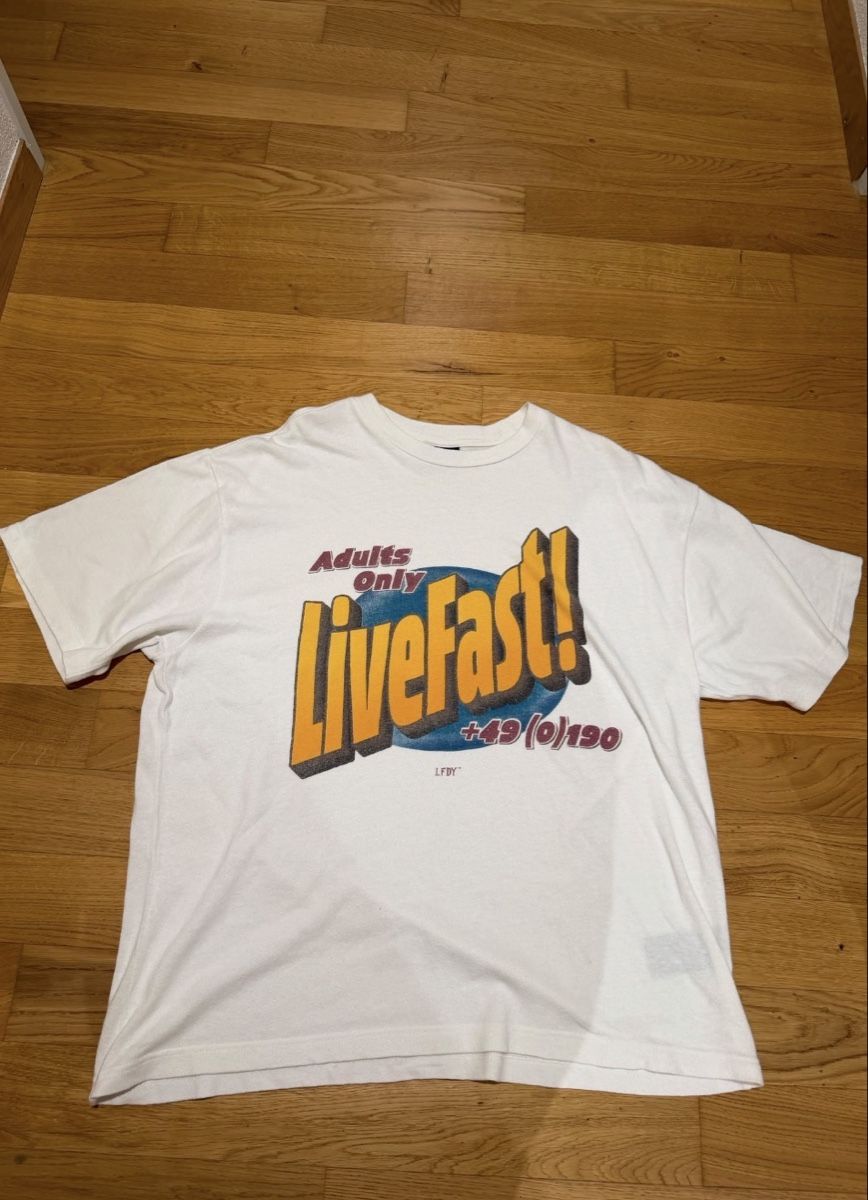 Live Fast Die Young T-shirt: LFDY T-Shirt – Nuovo (secondo la descrizione) da Lengnau AG venduto da Liirim