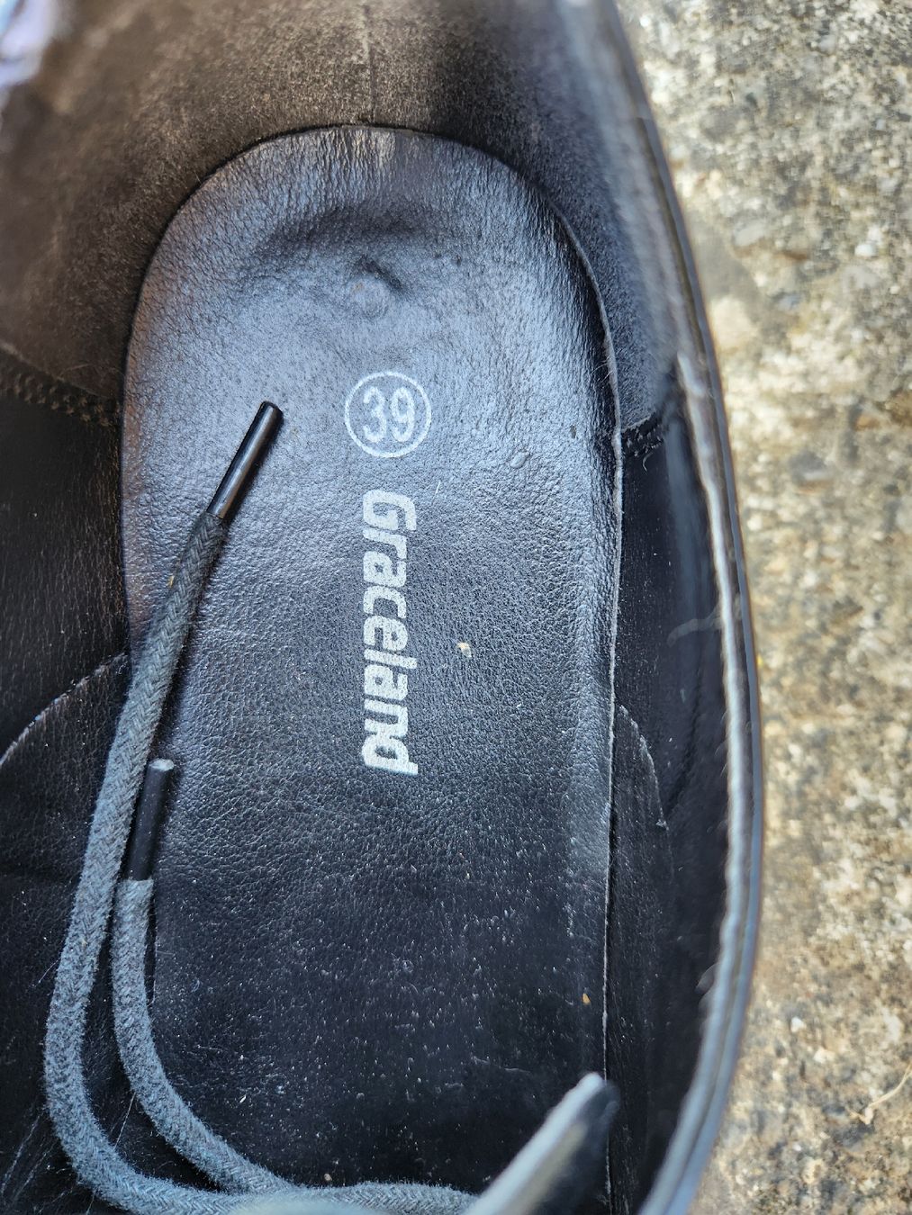 Graceland Scarpe da donna: Lackschuhe mit feinen Nietendetails – Usato da Fribourg venduto da voidness 1