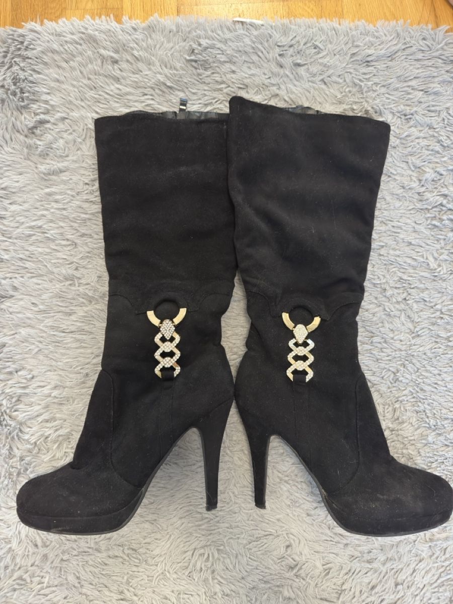 Scarpe da donna: Schwarze Wildleder Stiefel mit Absatz, Grösse 39 – Nuovo (secondo la descrizione) da Arlesheim venduto da Eli_77