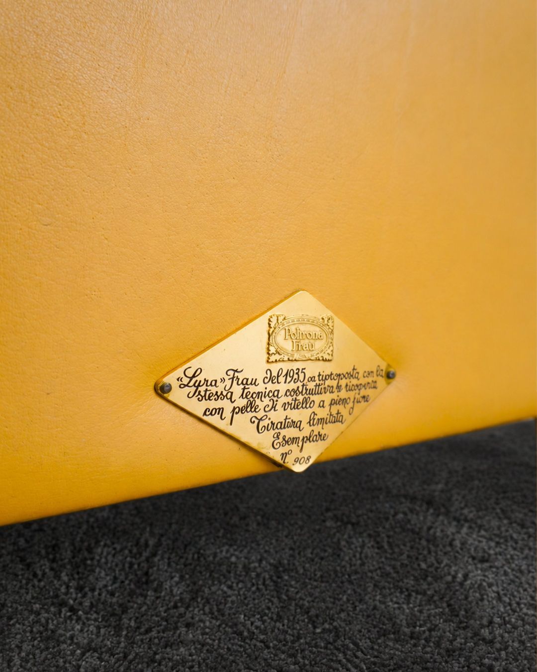 Poltrona Frau Sessel: FAUTEUIL POLTRONA FRAU – Gebraucht aus Moutier von Vintage-signature 1