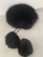 Chapka en vraie fourrure de renard avec pompons