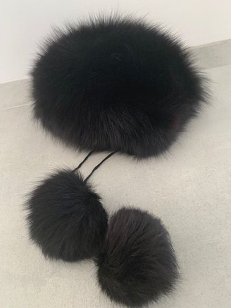 Chapka en vraie fourrure de renard avec pompons