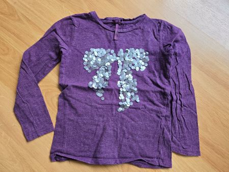 Langarmshirt lila mit Pailletten Grösse 128