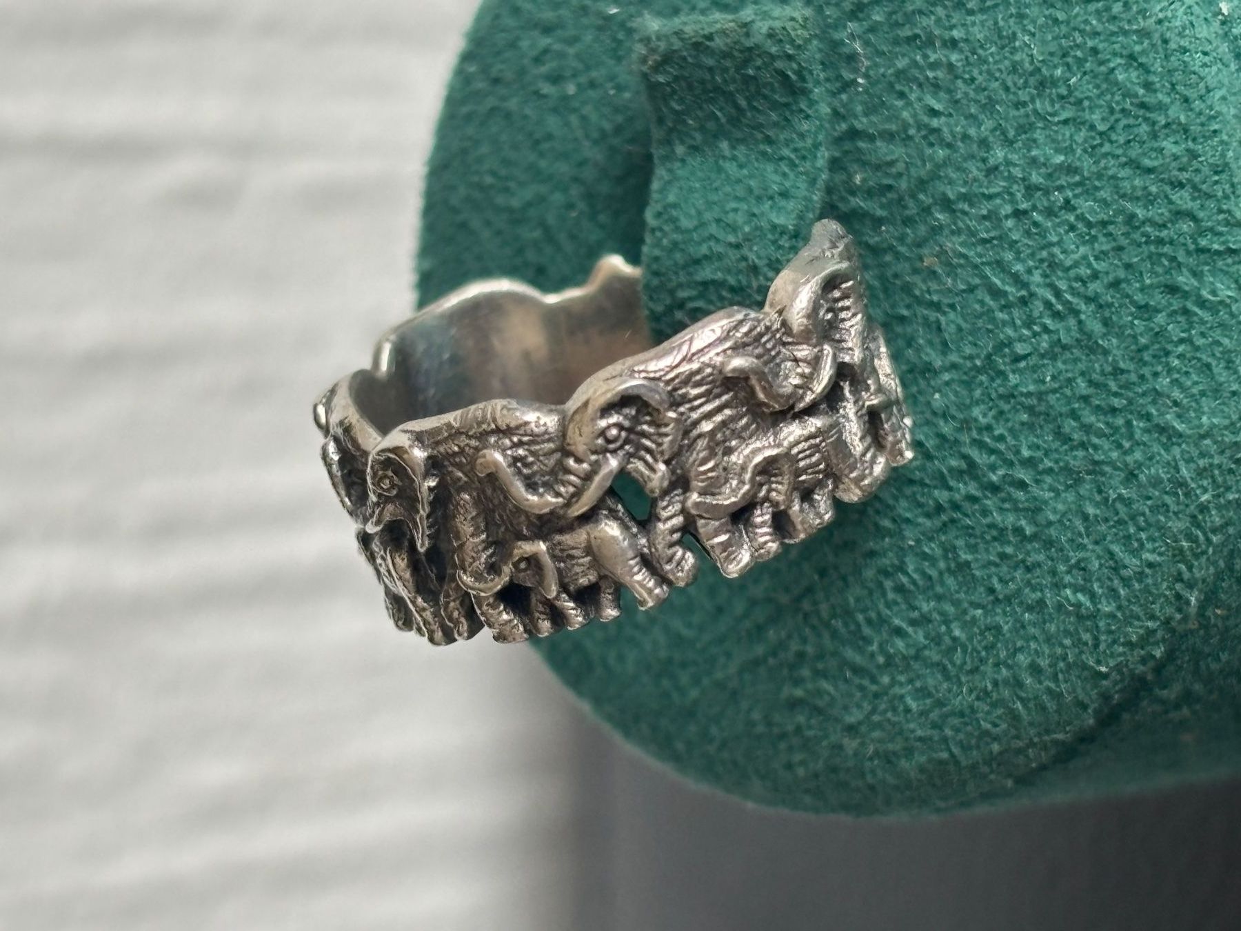 Anelli: Bague Éléphants en argent 925 ,taille 56, – Usato da Peseux venduto da Cresus27 6