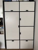 Kleiderschrank 