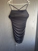 Robe noire moulante dos nu