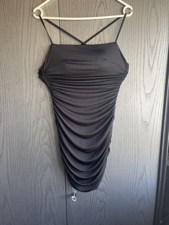 Robe noire moulante dos nu