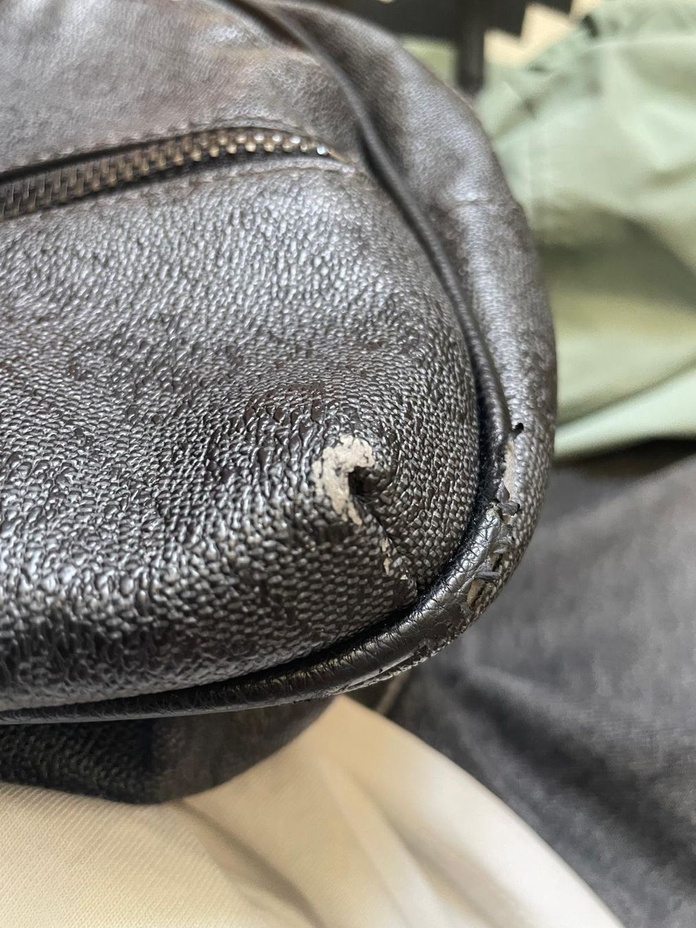 Guess Rucksäcke: Guess Rucksack – Gebraucht aus Laufen von jer_w9tl 2