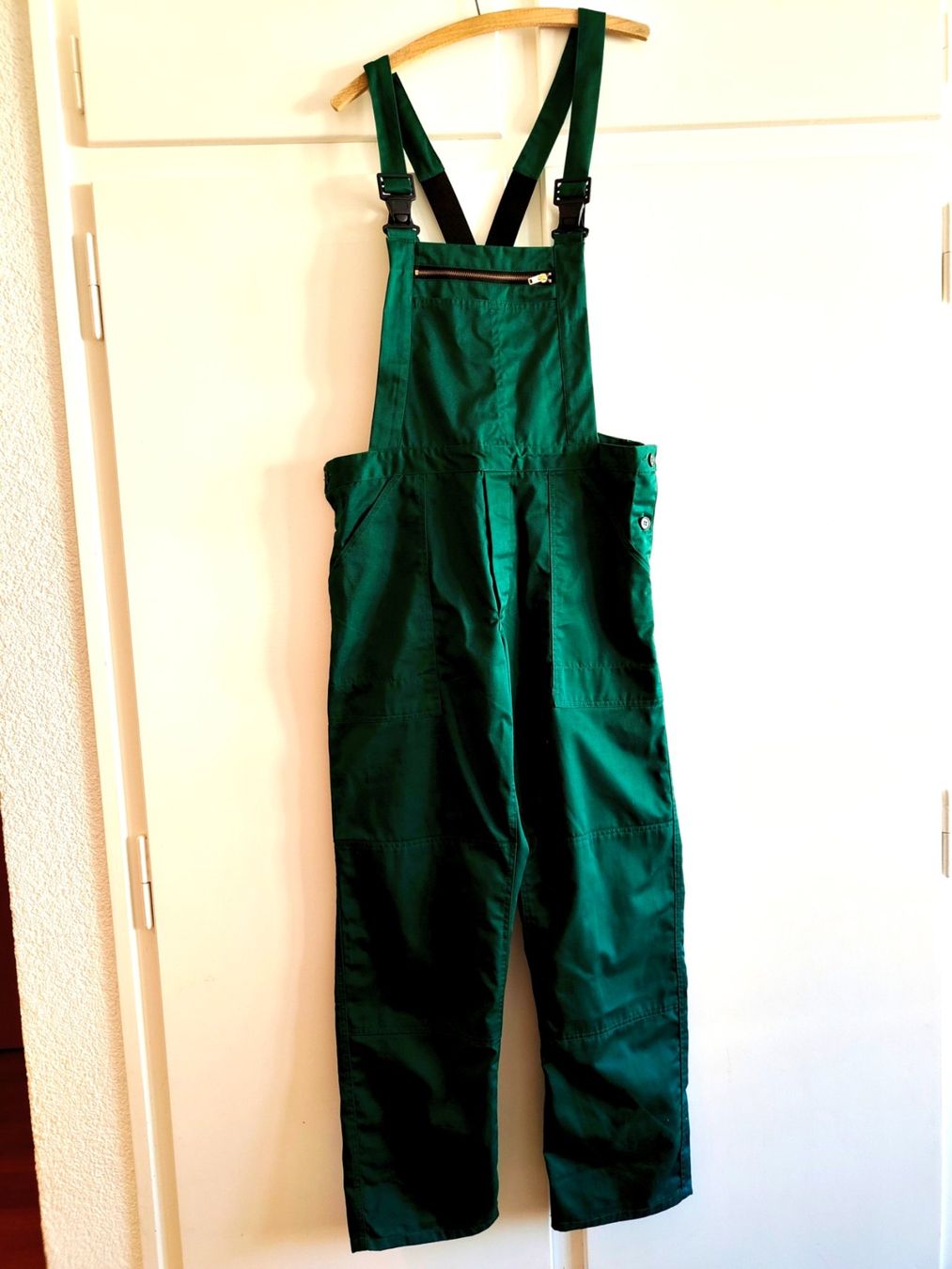 Pantaloni: Arbeitslatzhose Gr.50 – Usato da Thun venduto da rundumadumli