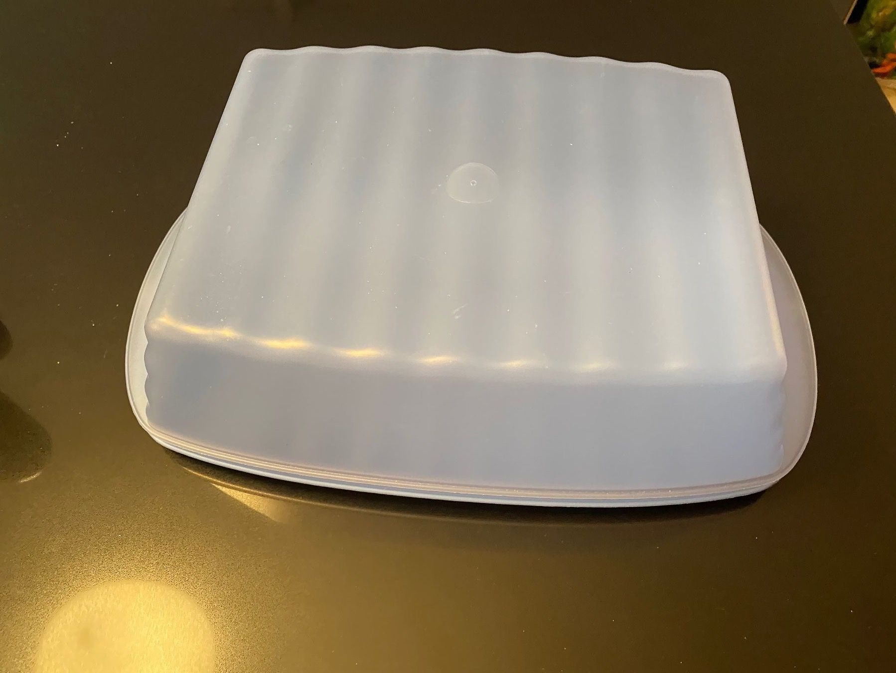 Tupperware Recipients et similaires: Grande boîte à gâteaux Tupperware – Neuf (Voir description) à Leytron par TipTop1912
