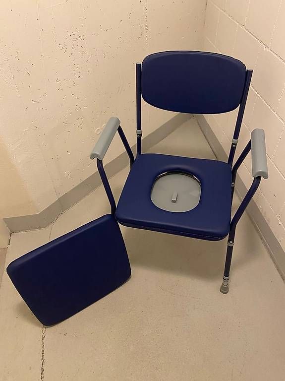 WC: Toilettenstuhl BLUE TIM – Usato da Würenlingen venduto da bestrong 2