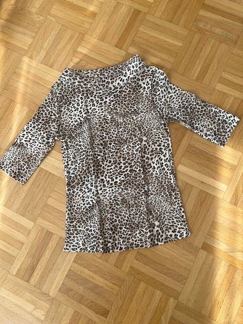 Marc Cain T-Shirts: "Marccain" Leo-Shirt Gr. N 2 = 36 – Neu (gemäss Beschreibung) aus Walenstadt von ricamul