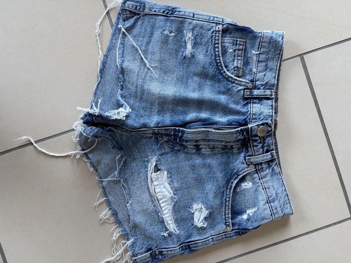 Pull&Bear Jeans: Short en jean - pull & bear taille 32 – Usato da Vouvry venduto da Prune-el