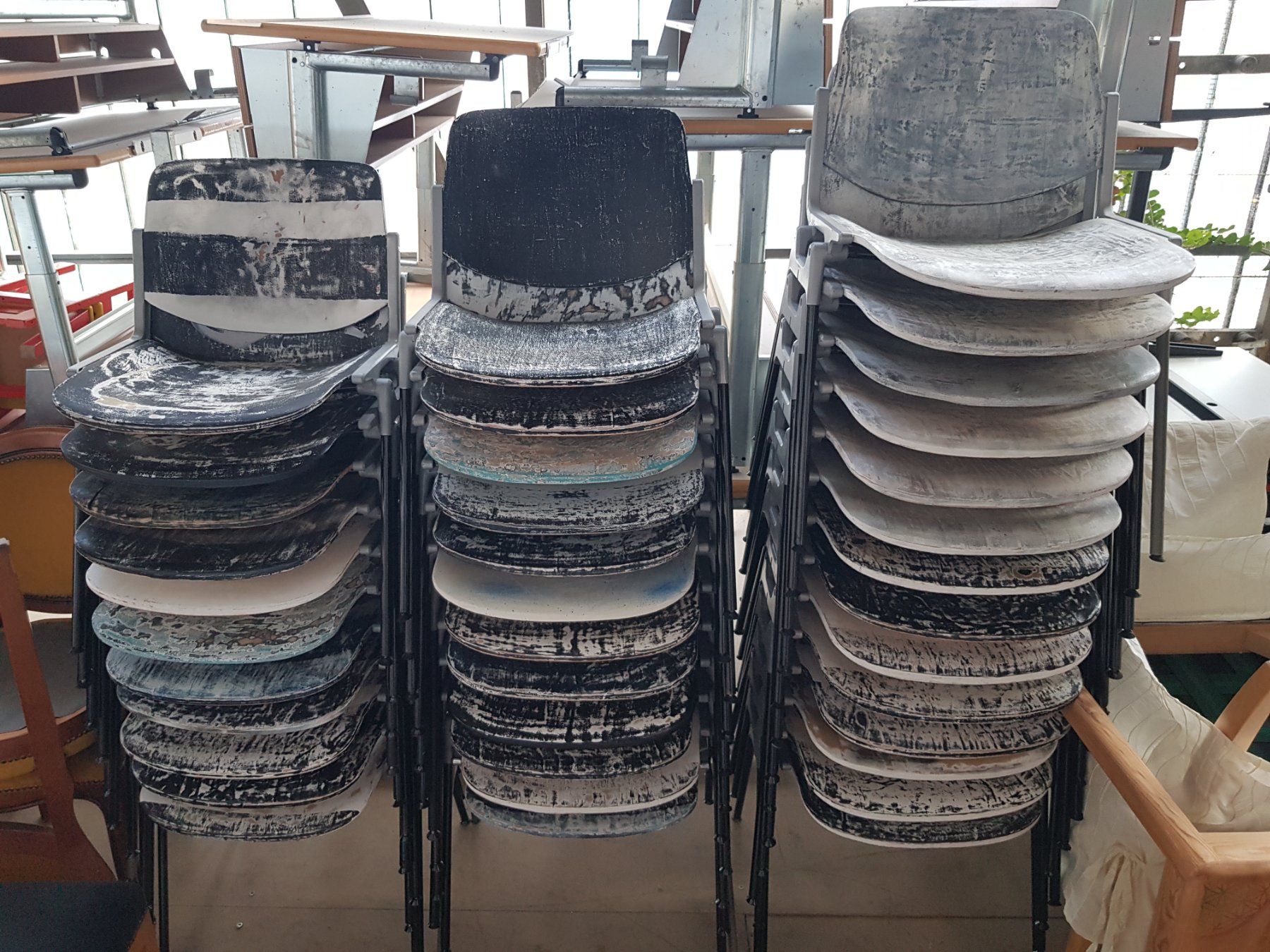 Sedie: Stapelbare Stühle, Unikate – Usato da Münchenstein venduto da tsp01