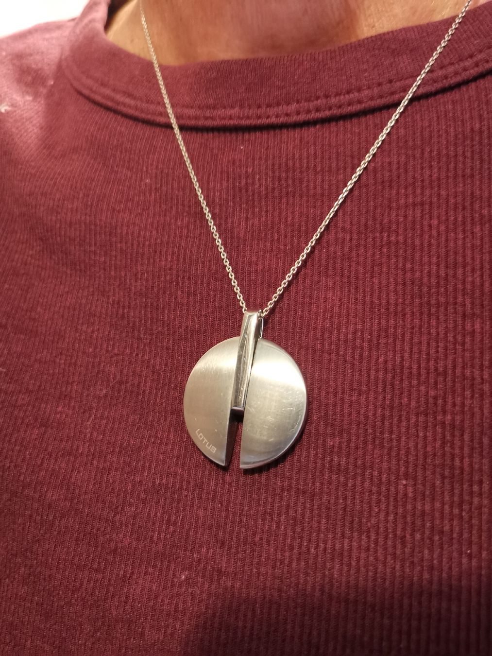 Ciondoli: Pendentif lotus couleur argenté  – Usato da La Cibourg venduto da djany26