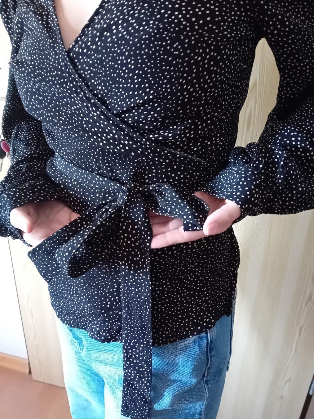 Lotti di vestiti: 3 Oberteile Wickelbluse, Cardigan Sweater S – Usato da Wohlen AG venduto da schimmelreiter1234