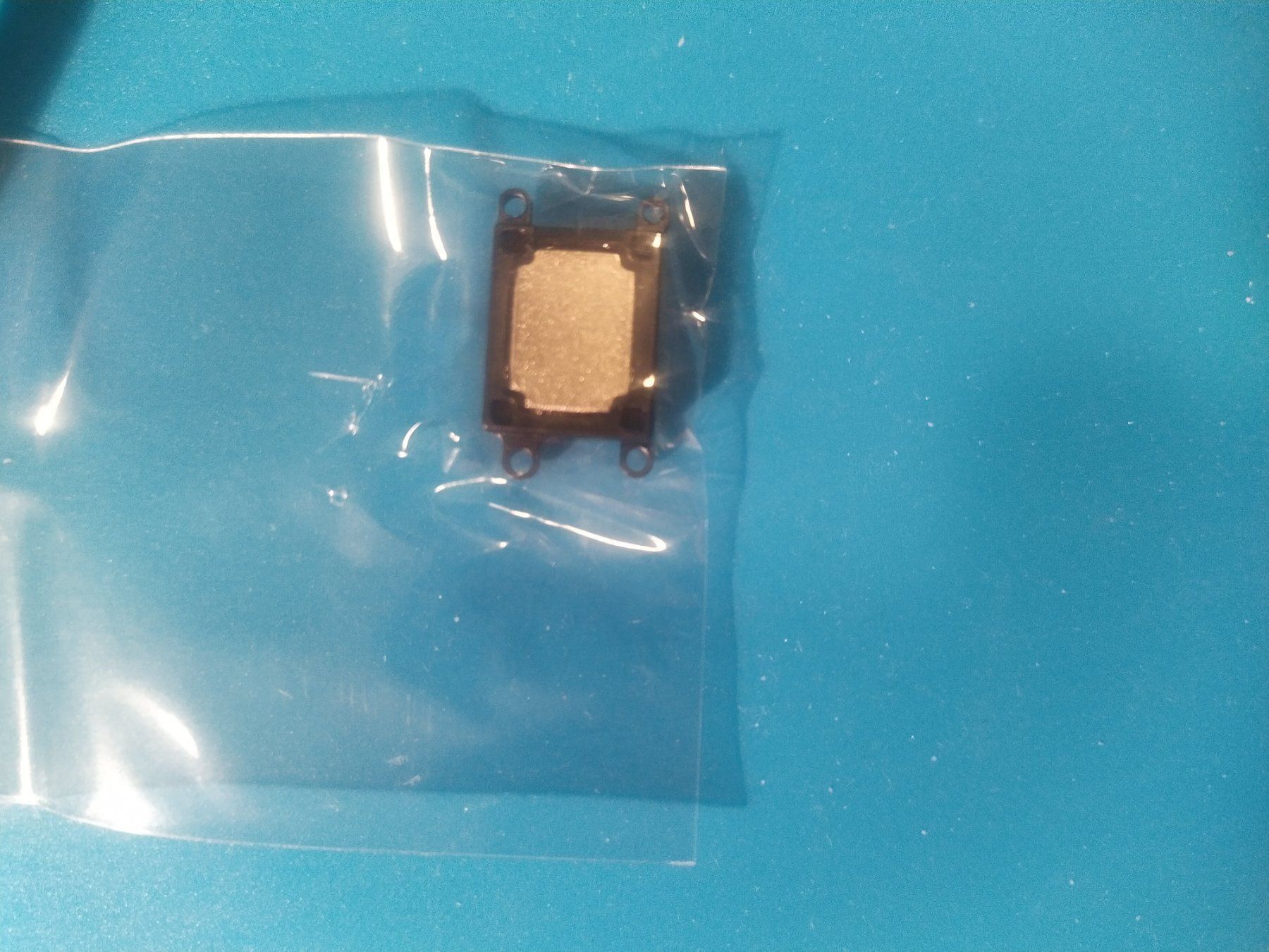 Altro: Haut parleur oreillette pour iPhone 8 – Nuovo e nell'imballaggio originale da Icogne venduto da Molfo 1